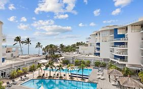 Hamptons Meets Hervey Bay In Upmarket Resort - Ocean Views